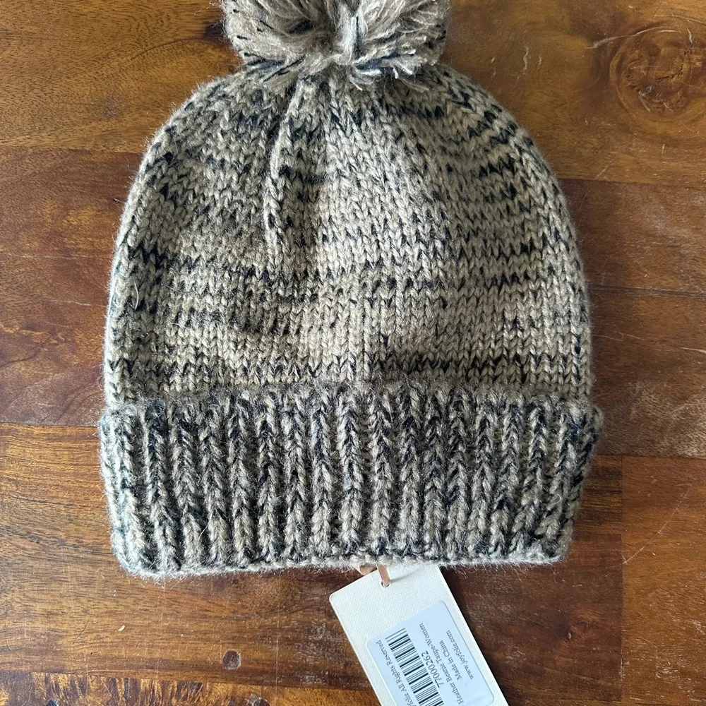 Mia Joy‎ Joyfolie Heather Taupe PomPom Women’s Winter Hat Beanie NWT